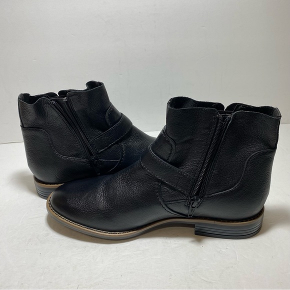 CLARKS Women's Camzin Loop Buckled Black Leather Booties Size 7.5 - Picture 10 of 16